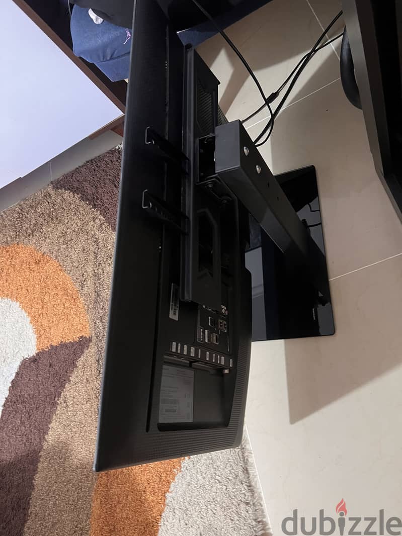 Samsung led 32 inch with remote control and stand 2