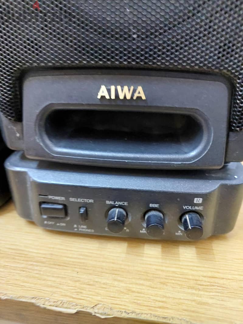 AIWA active stereo speaker 1