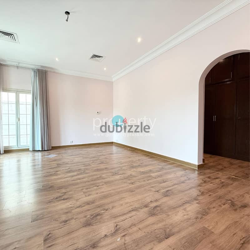 SPACIOUS SEVEN BEDROOM VILLA AVAILABLE IN ADAN 4