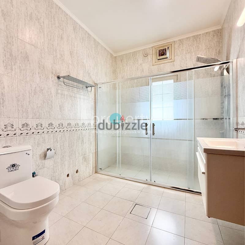 SPACIOUS SEVEN BEDROOM VILLA AVAILABLE IN ADAN 6