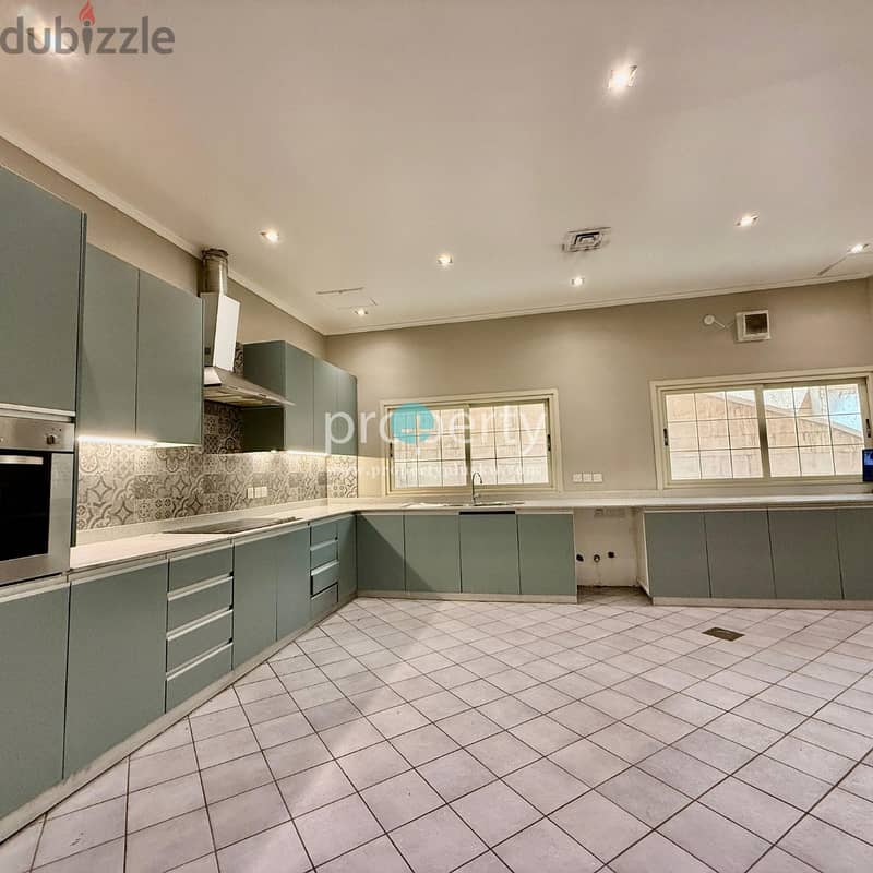 SPACIOUS SEVEN BEDROOM VILLA AVAILABLE IN ADAN 10