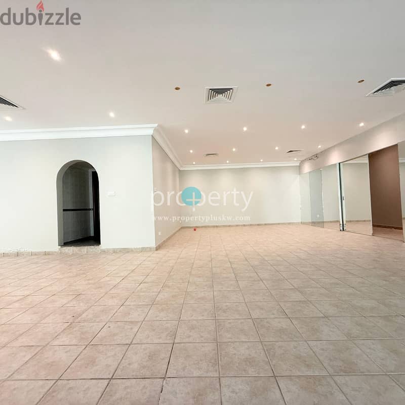 SPACIOUS SEVEN BEDROOM VILLA AVAILABLE IN ADAN 13