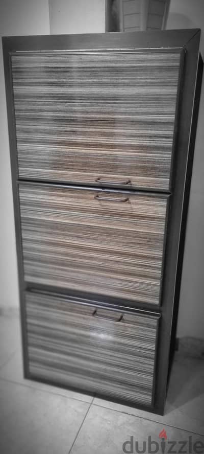 3 door kitchen cabinet
