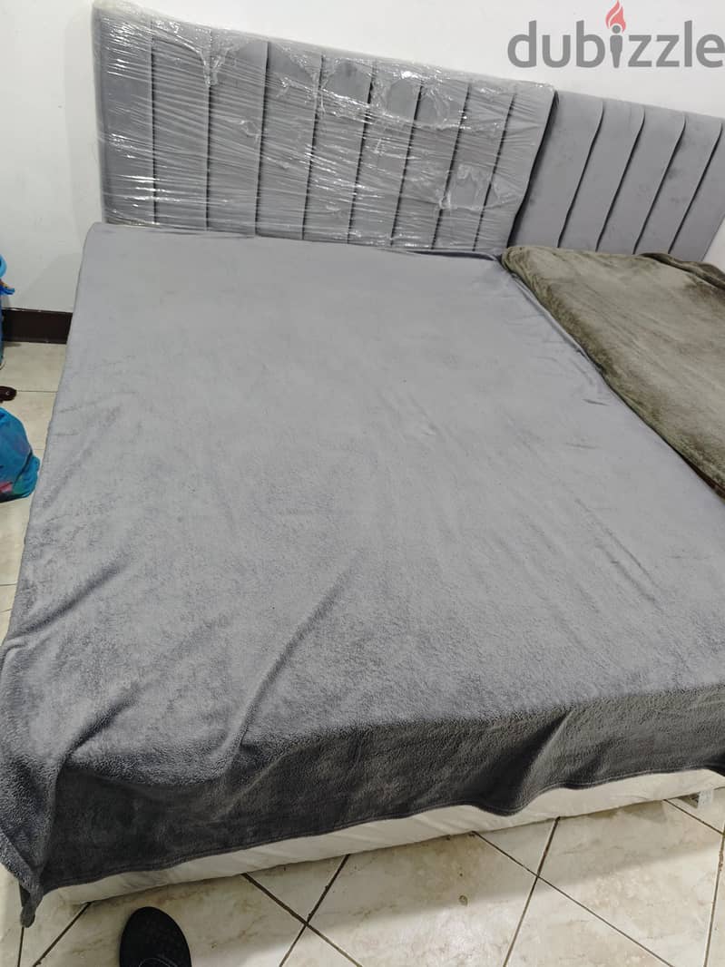 Brand new 150 * 190 Bed with Mattress 2