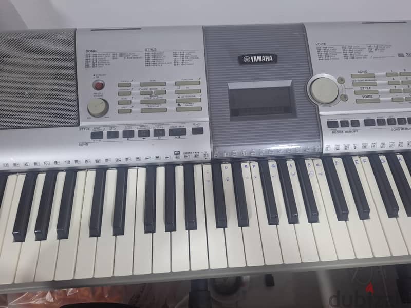 yamaha keyboard with stand available for sale 1