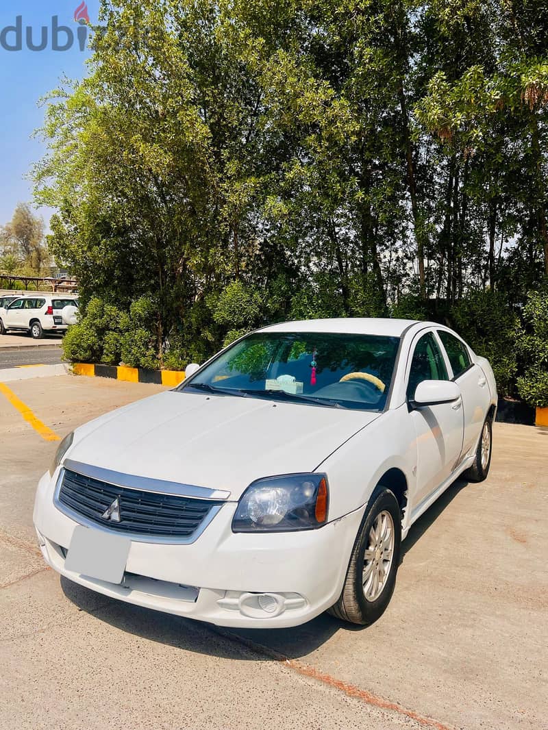 Mitsubishi Galant 2012 1