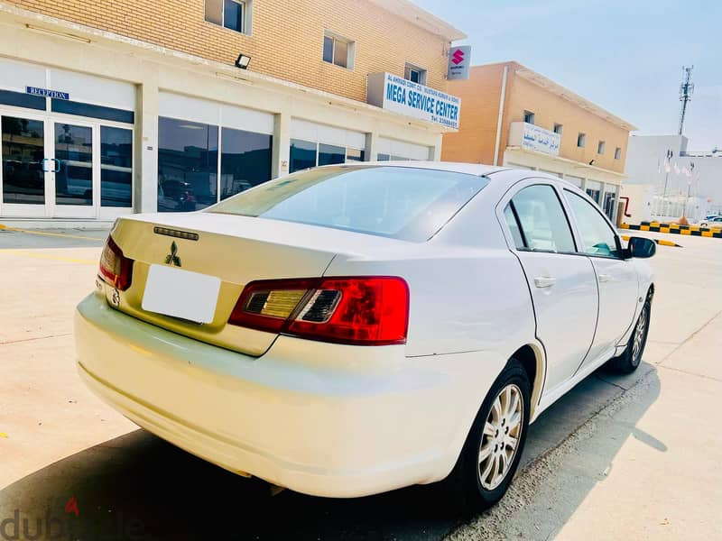 Mitsubishi Galant 2012 3