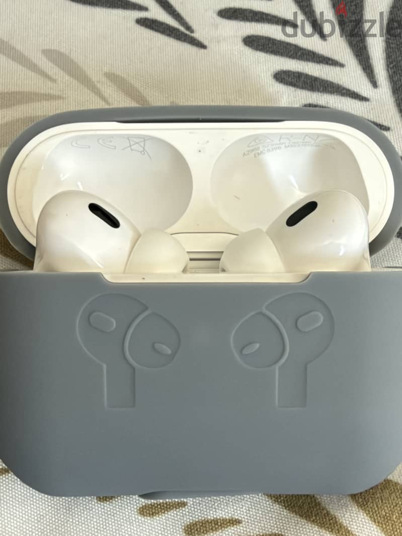 Apple AirPods Pro 2 –type -C Excellent Condition 2