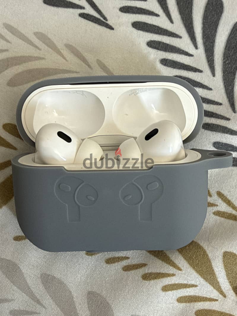 Apple AirPods Pro 2 –type -C Excellent Condition 6
