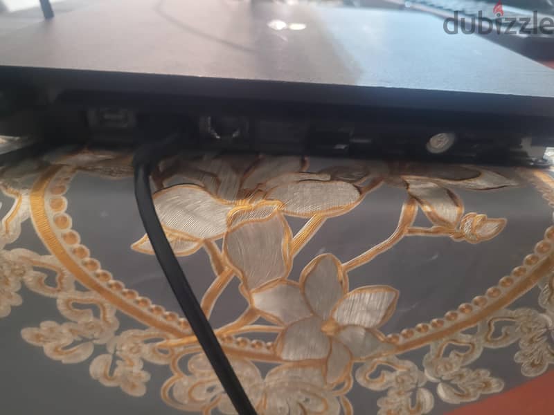 playstation 4 (ps4) with controller and charger 4
