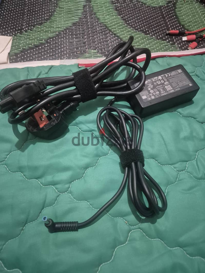 HP Laptop original charger excellent working condition available 2