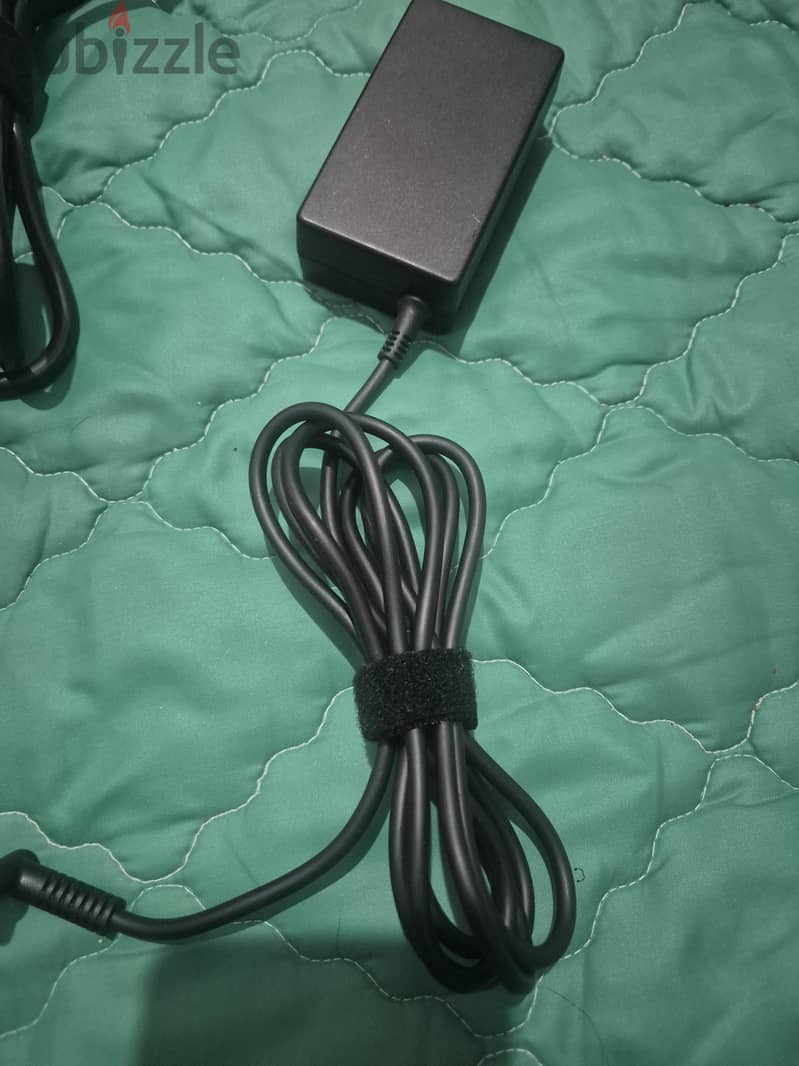 HP Laptop original charger excellent working condition available 4