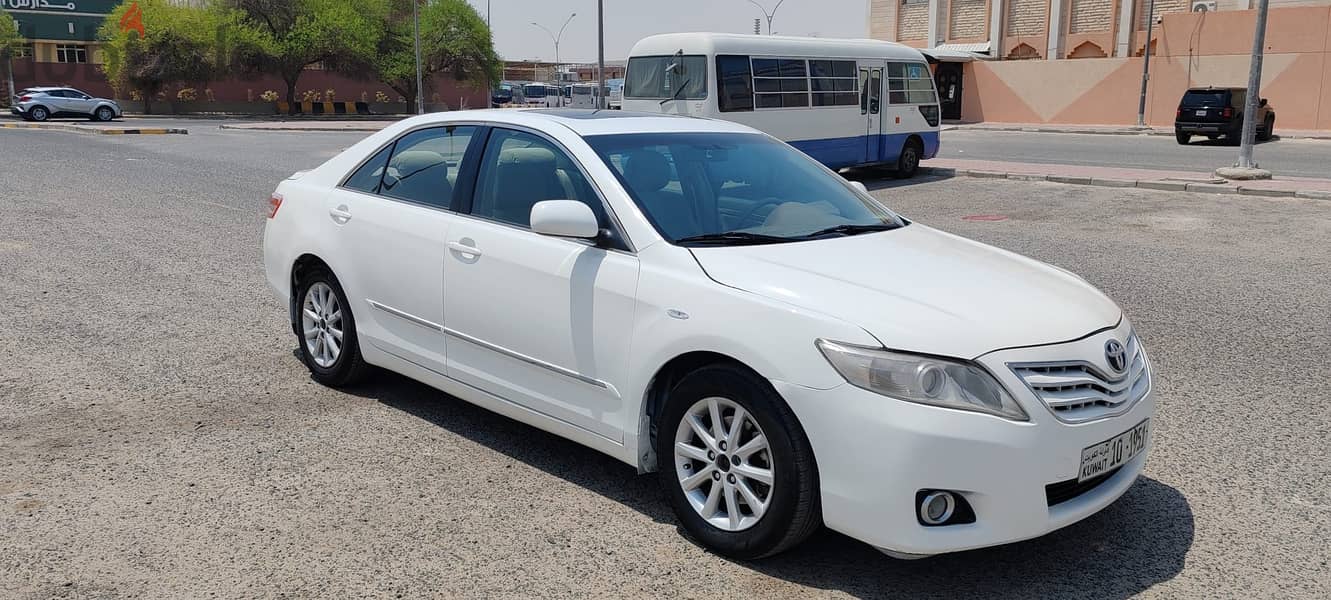 Toyota Camry 2010 3