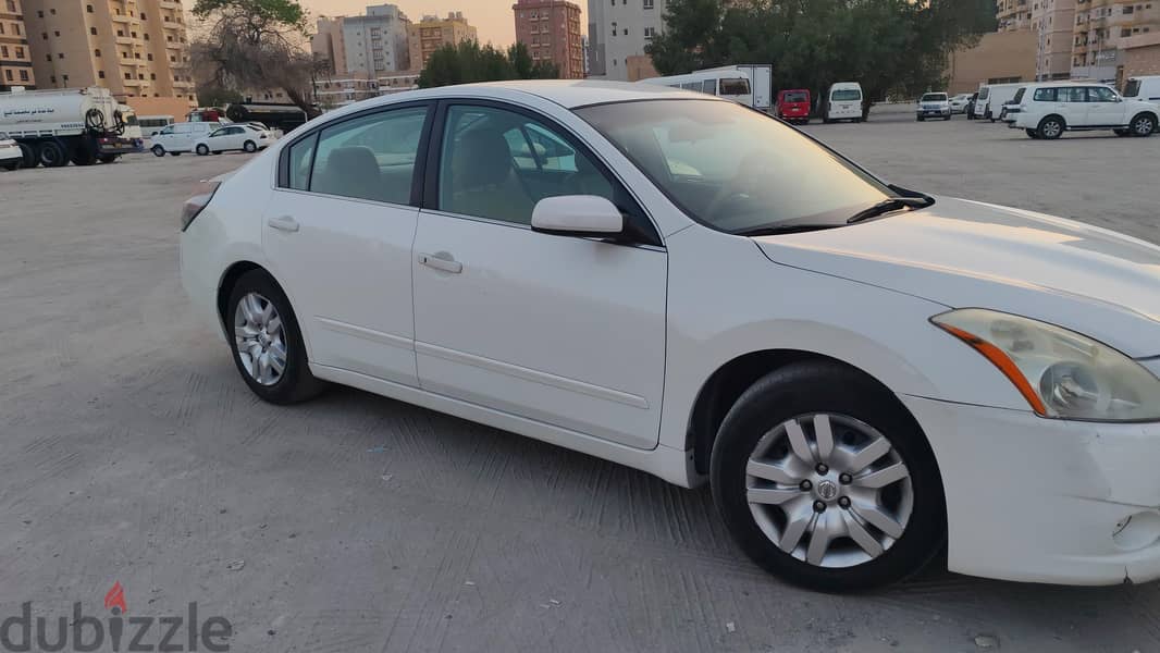 Nissan Altima 2011 1