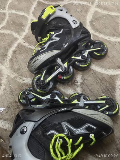 OXELO size 32-35.20-22. . good condition roller skates