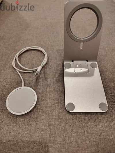 Apple Megasafe  wireless charger for Iphone with stand