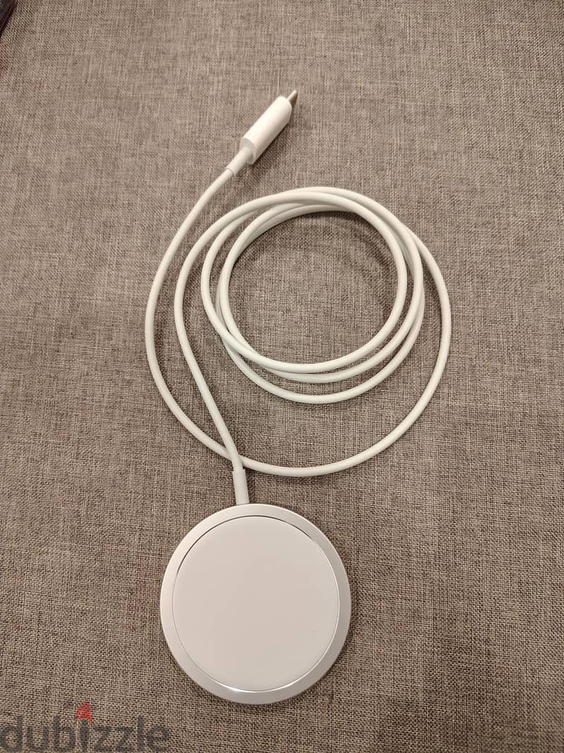 Apple MagSafe  wireless charger for Iphone with stand 2