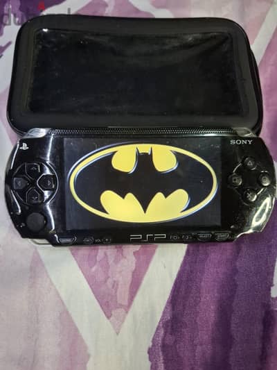 PSP P1000 BLACK BATMAN 4GB 15 GAMES & 17 NES GAMES