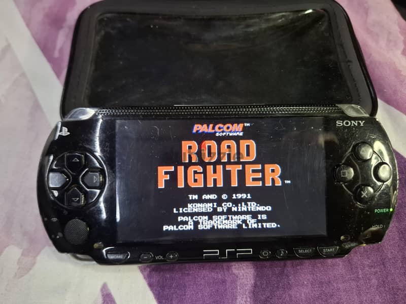 PSP P1000 BLACK BATMAN 4GB 15 GAMES & 17 NES GAMES 4