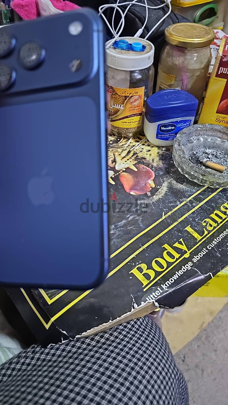 Apple - iPhone 17 pro like new 10/10 6