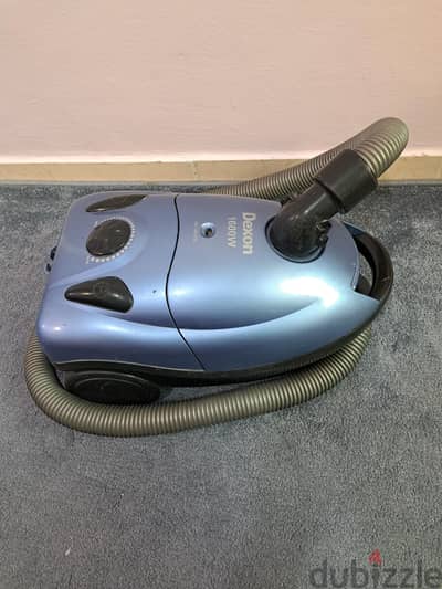 Dexon 1600W cylinder vacuum cleaner.