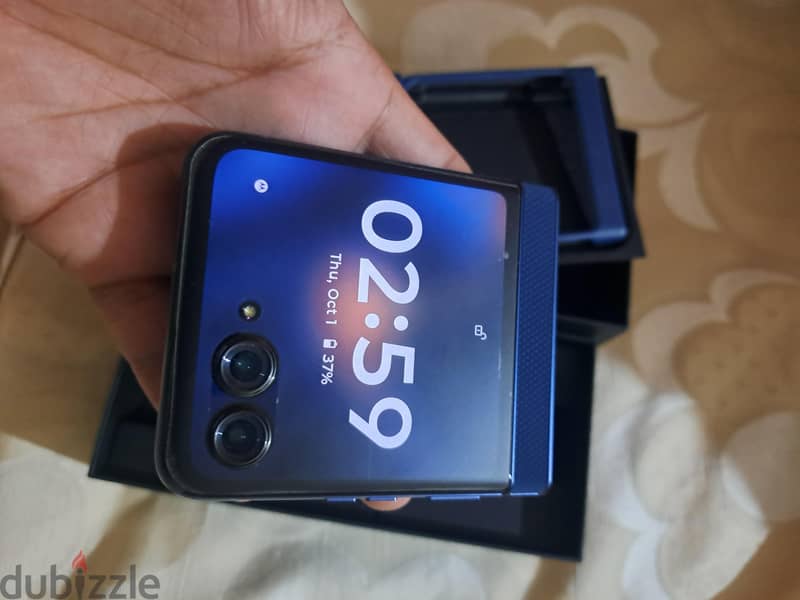Motorola Razor 60 256gb only small Dott on lcd but you can use no 1