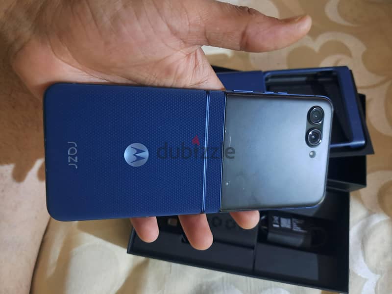 Motorola Razor 60 256gb only small Dott on lcd but you can use no 8