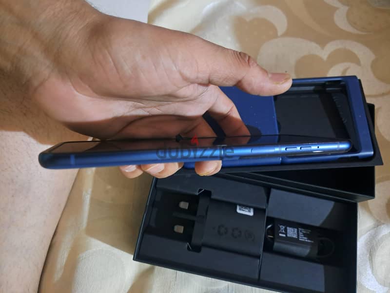 Motorola Razor 60 256gb only small Dott on lcd but you can use no 9