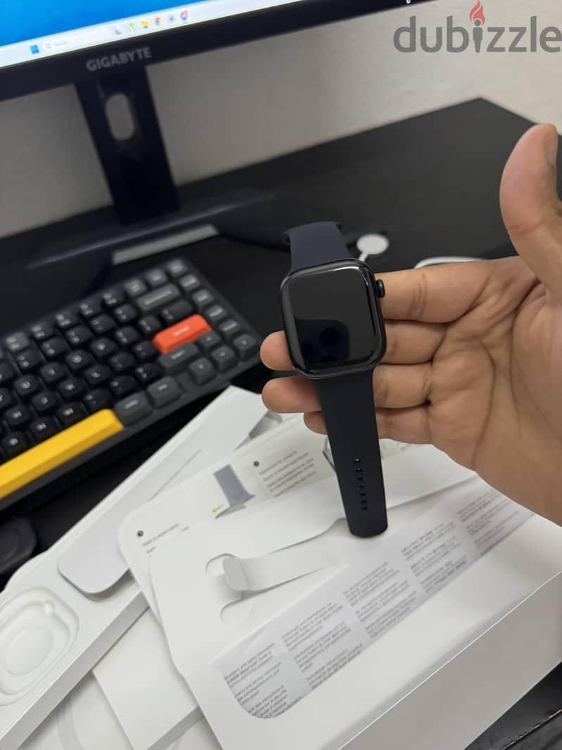 Apple Watch Series 12 42mm GPS Black – Open Box / Like New 1