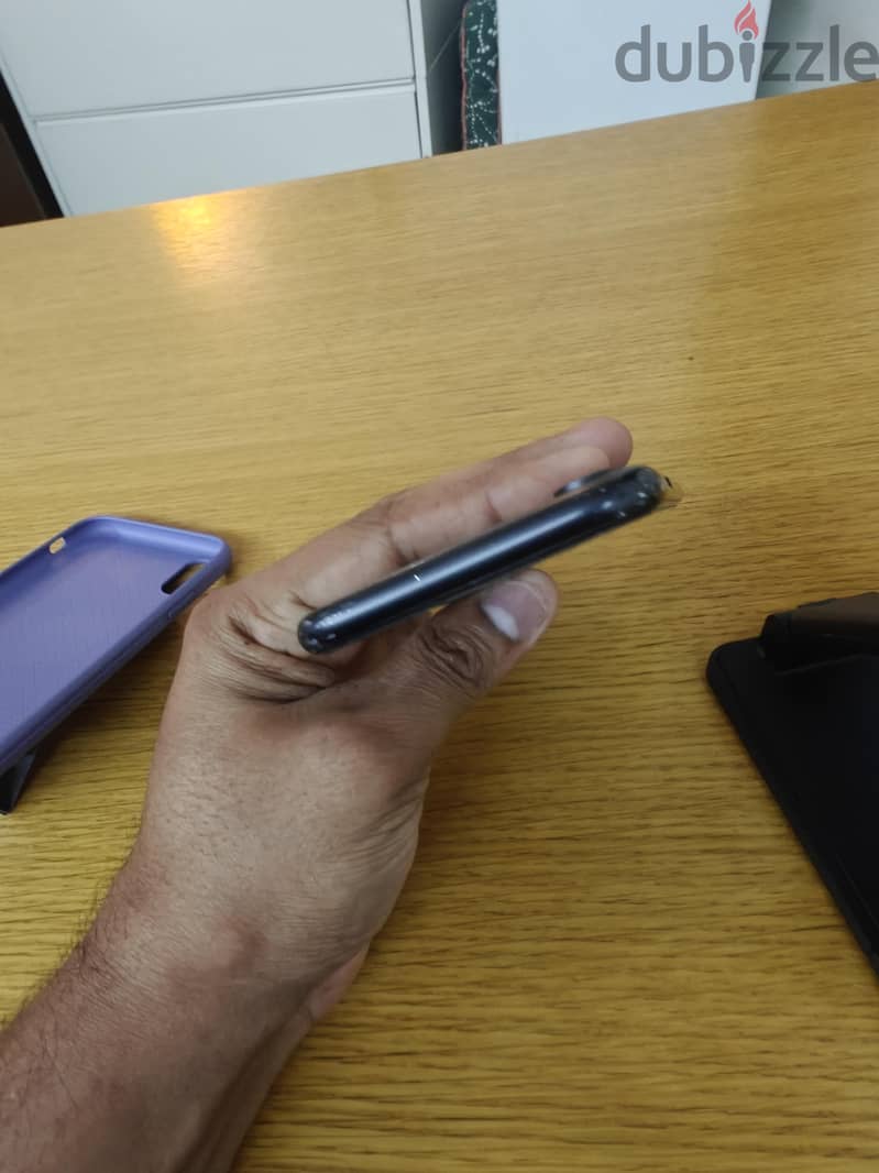 Apple - iPhone XR 4
