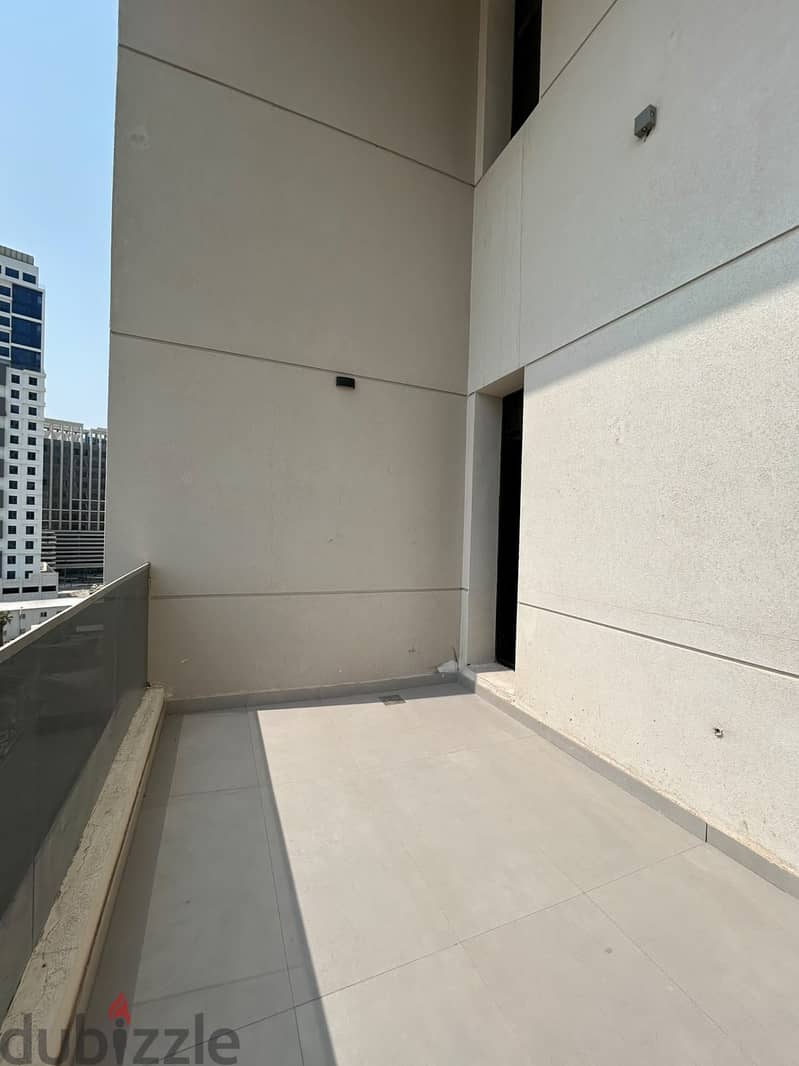 Semi-furnished apartment with a balcony and partial sea view for rent 3