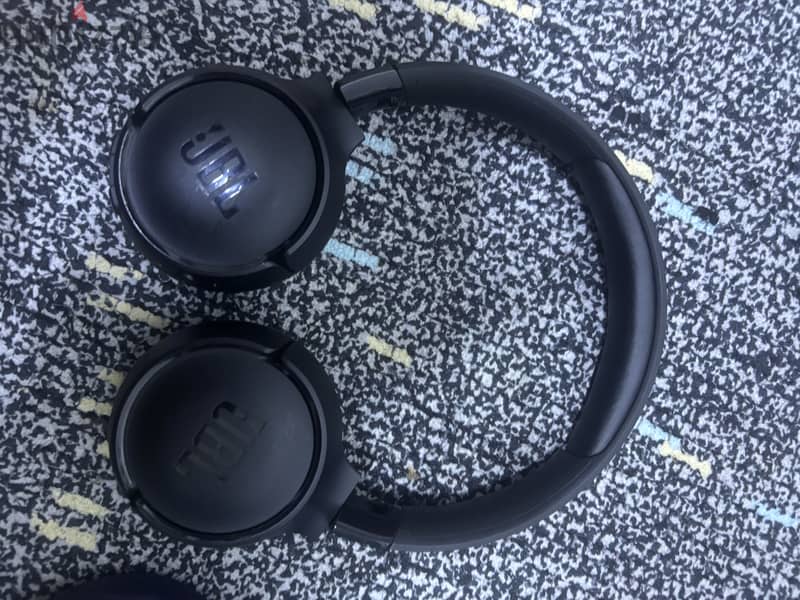 JBL BT520 and Anker Soundcore q20i 1