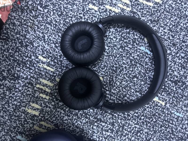 JBL BT520 and Anker Soundcore q20i 3