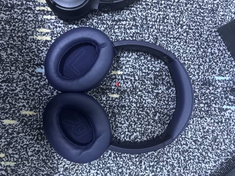 JBL BT520 and Anker Soundcore q20i 4