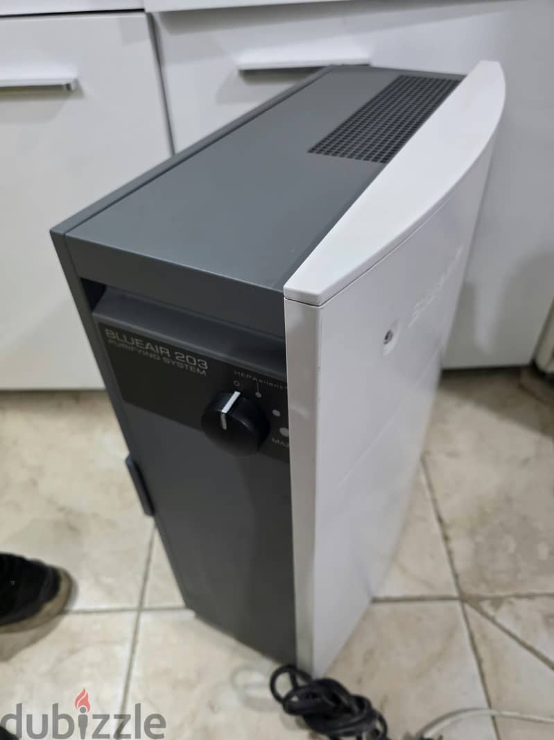 Blueair 203 slim hepa silent with carbon filter for sale 1