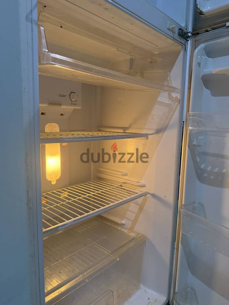 Refrigerator super general sg-r550 3
