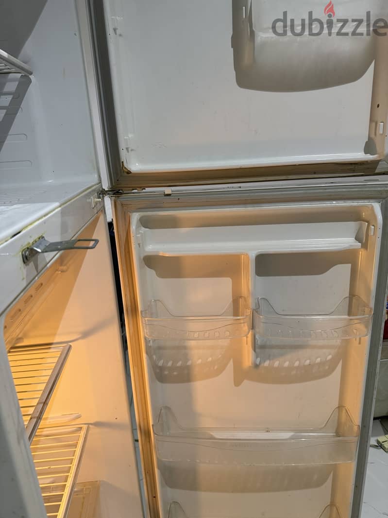 Refrigerator super general sg-r550 4