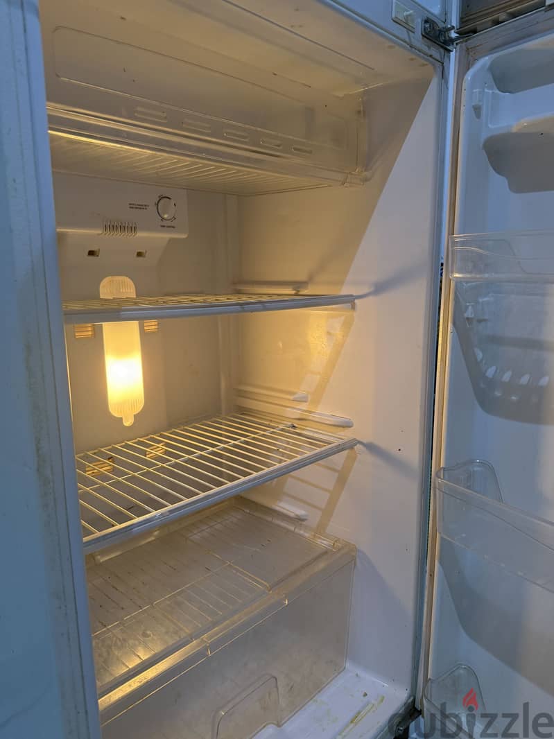 Refrigerator super general sg-r550 5
