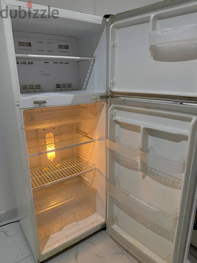 Refrigerator super general sg-r550 6
