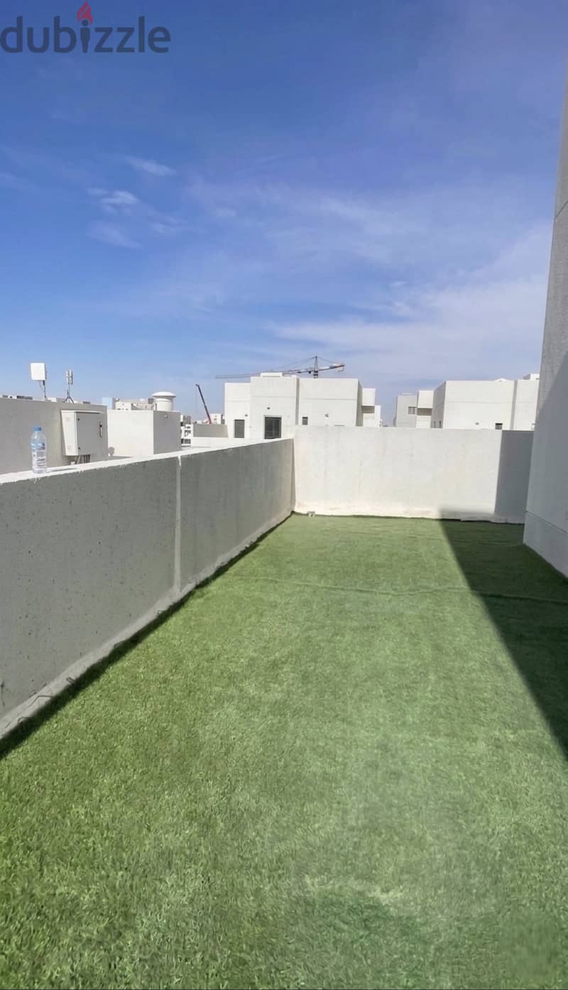 للإيجار شقة مع رووف في الفنيطيس 2