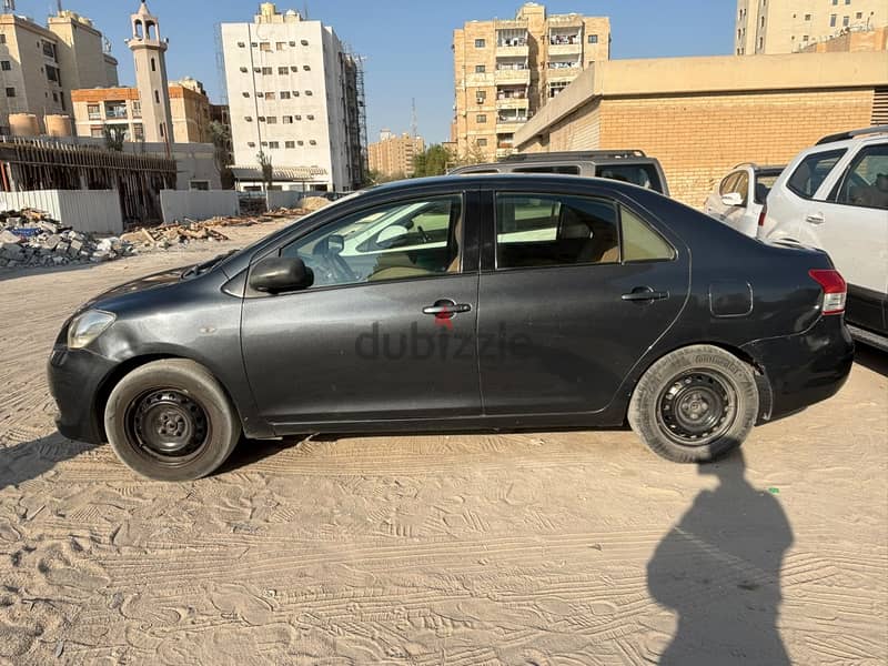 Toyota Yaris 2011 1