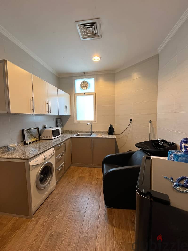 Ladies' salon for rent in Salmiya 7