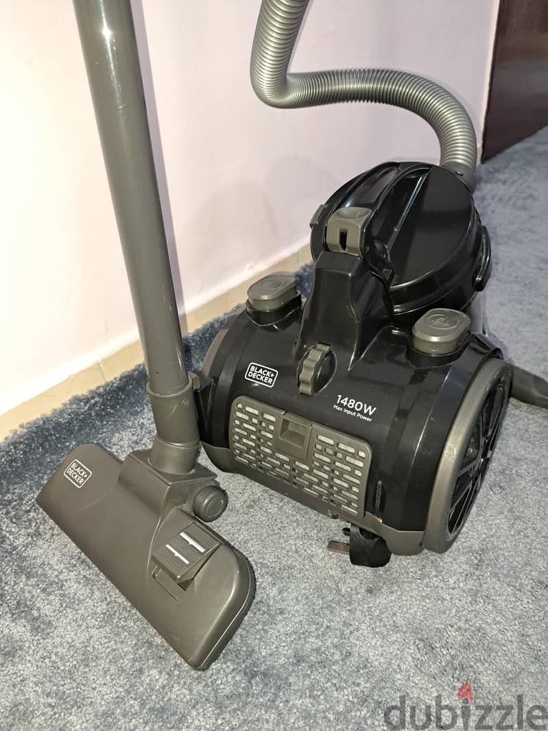 Black + Decker 1480W Bagless Multi-Cyclonic Canister Vacuum Cleaner 1
