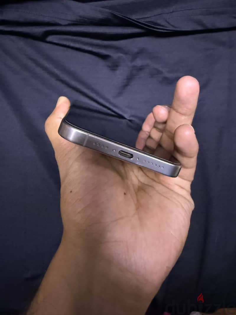 IPhone 15 pro max Battery 94% 5