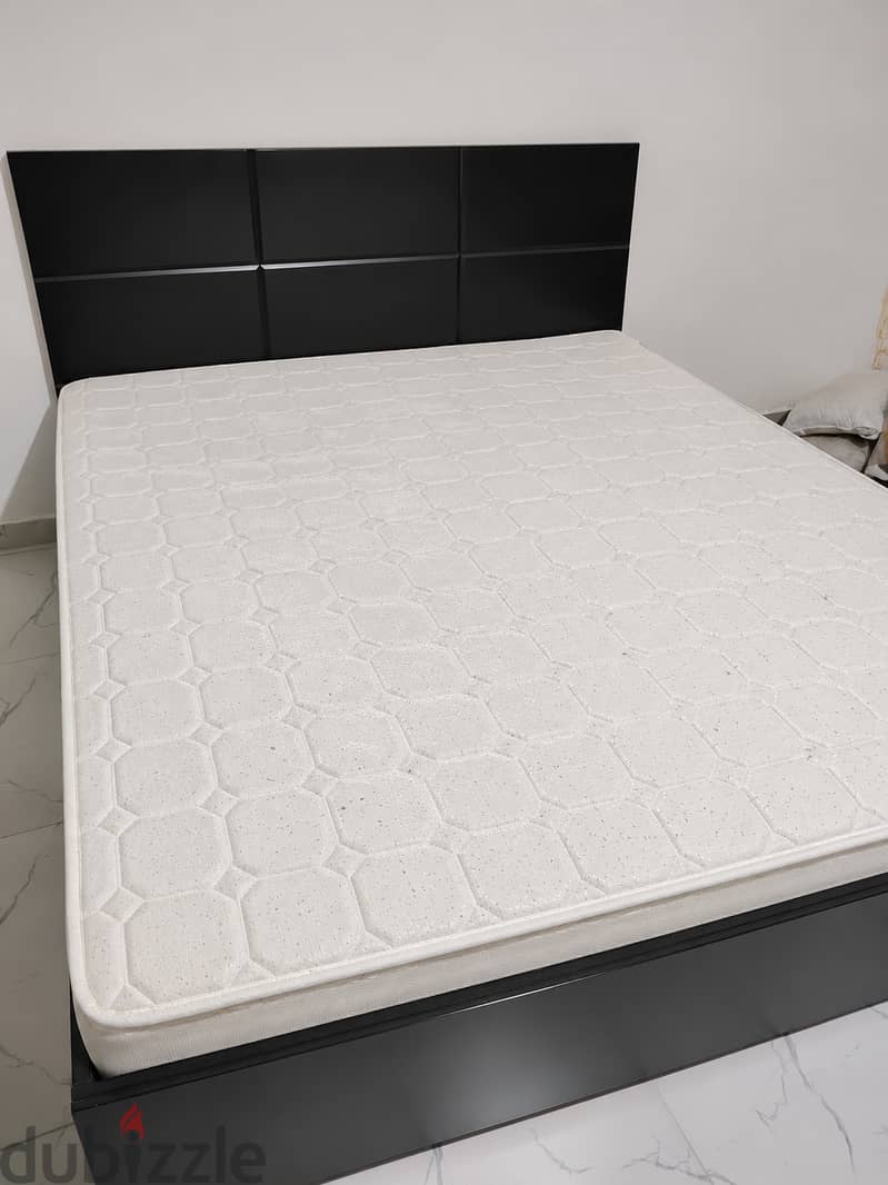 Double cot King size bed with Mattress ,Big Cupboard ,Table,LED Monito 1