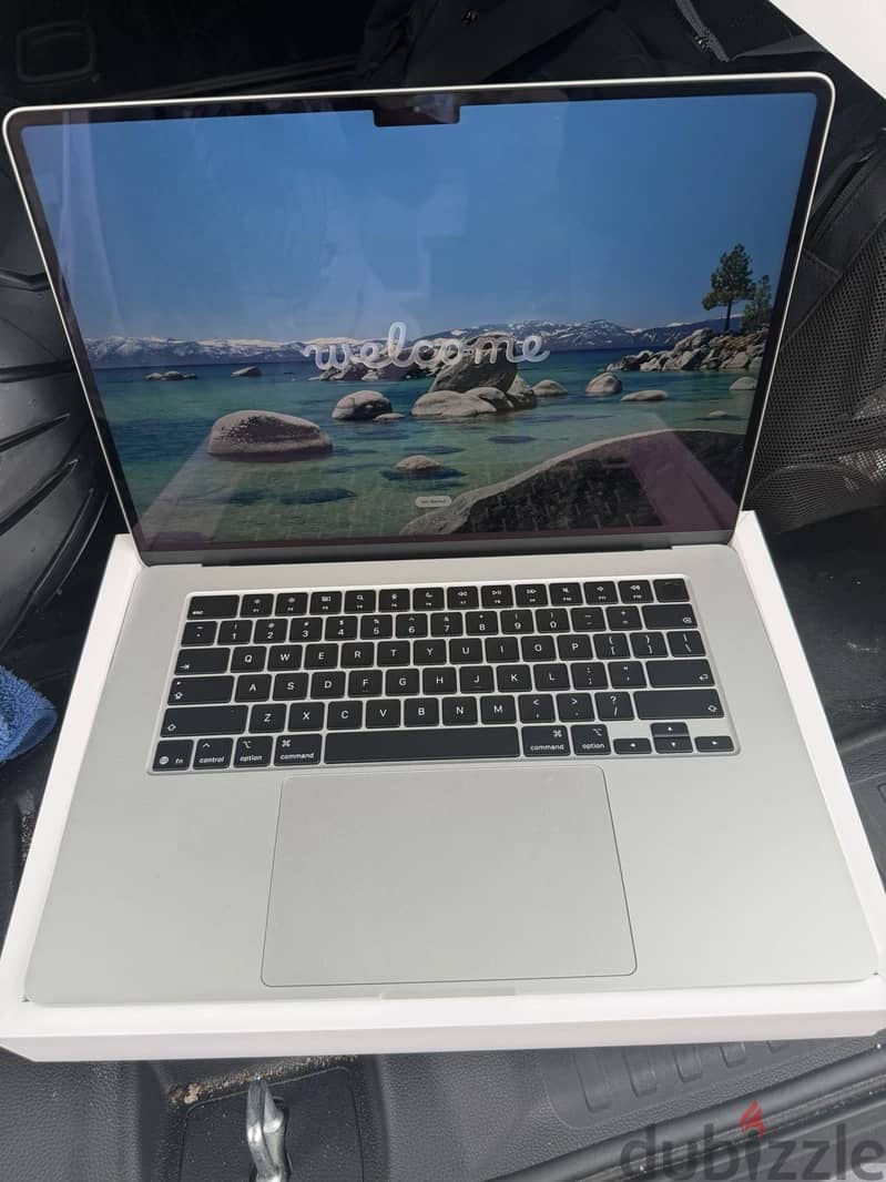 Apple Macbook Air 15" M5 Chip 24GB 1TB 10-Core GPU MDVC4LL/A 1