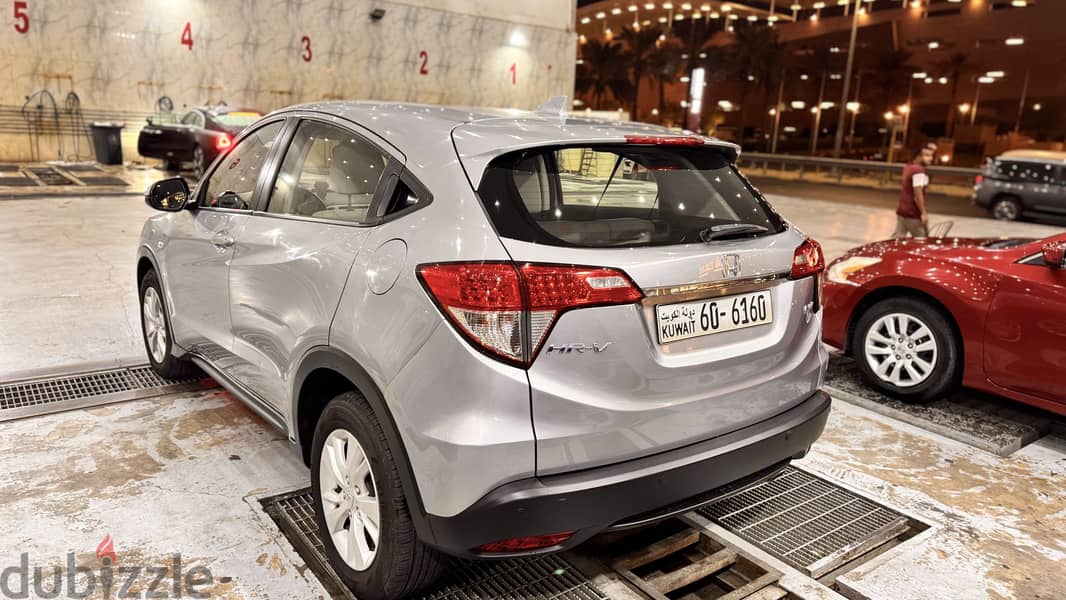 Honda HR-V 2021-59000 kms low mileage 3