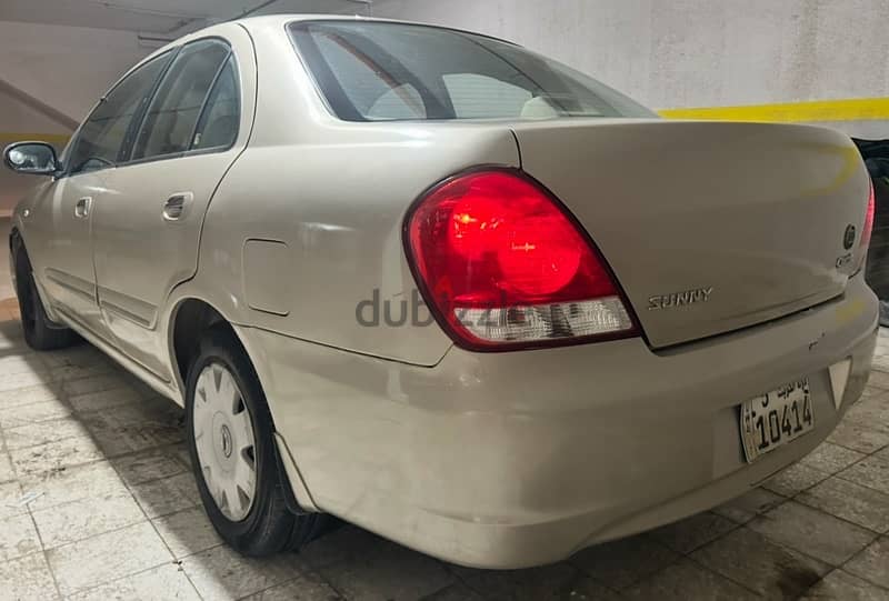 Nissan Sunny 2011 7