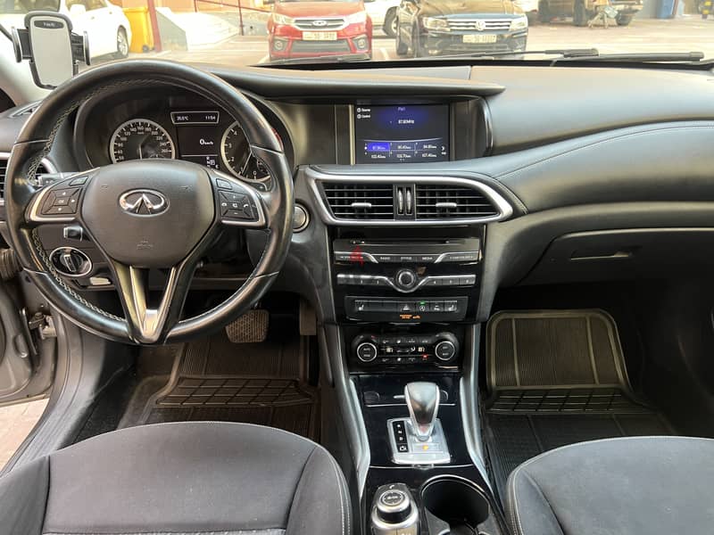 INFINITI Q30 2018 ( lady use  ) 4