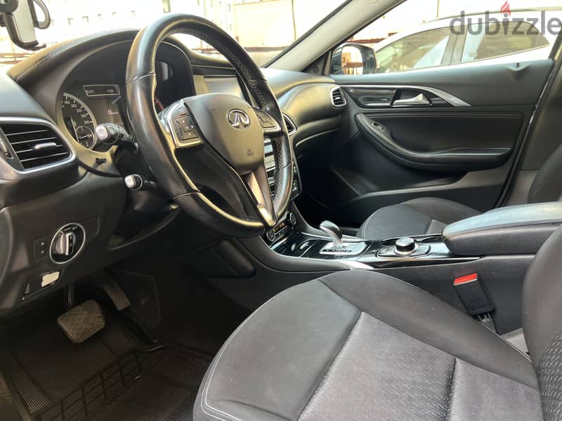 INFINITI Q30 2018 ( lady use  ) 7